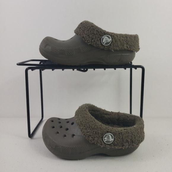 BOYS CROCS Fur Lined Size c 6 & 7 - Picture 1 of 12